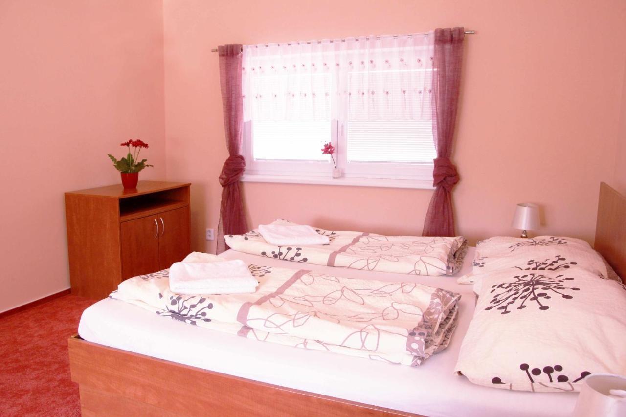 Cerny Kocour Apart Hotel Sarovy Ngoại thất bức ảnh