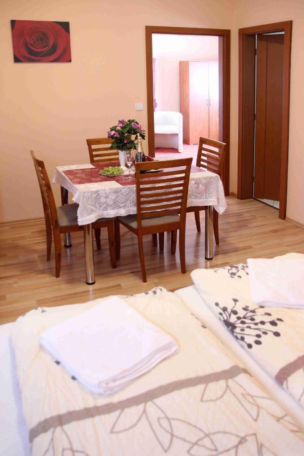 Cerny Kocour Apart Hotel Sarovy Ngoại thất bức ảnh