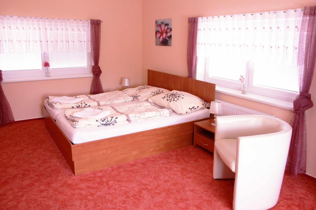 Cerny Kocour Apart Hotel Sarovy Ngoại thất bức ảnh